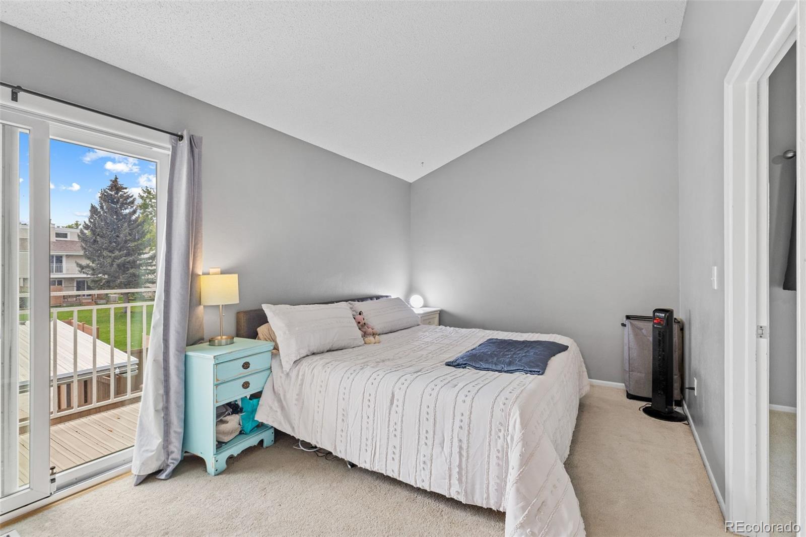 4216 E Maplewood Way