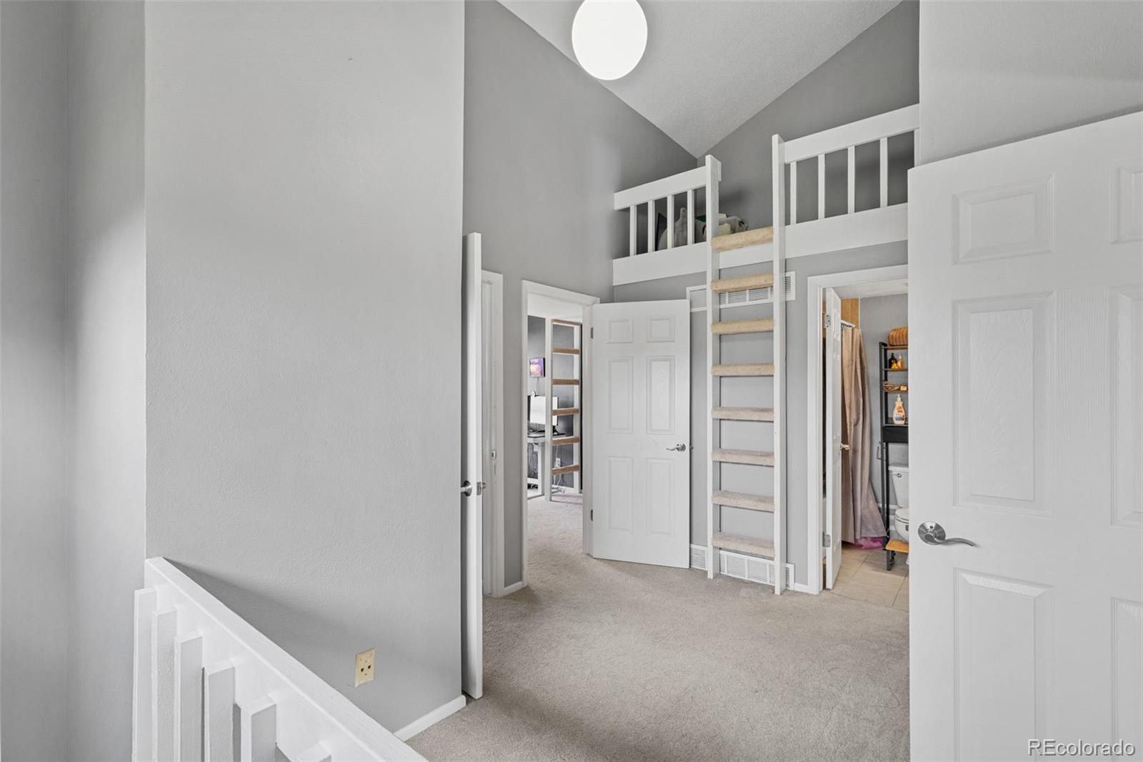 4216 E Maplewood Way