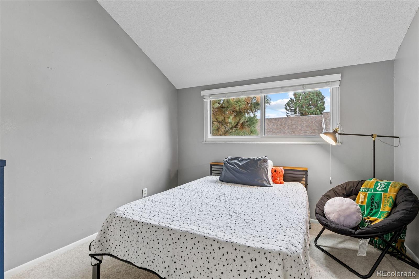 4216 E Maplewood Way