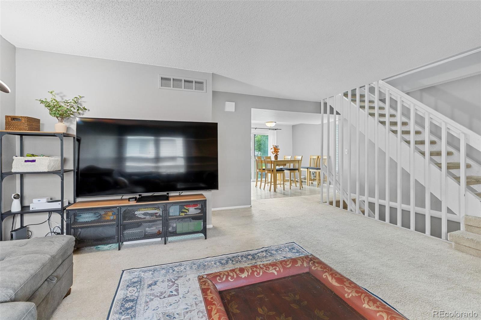 4216 E Maplewood Way