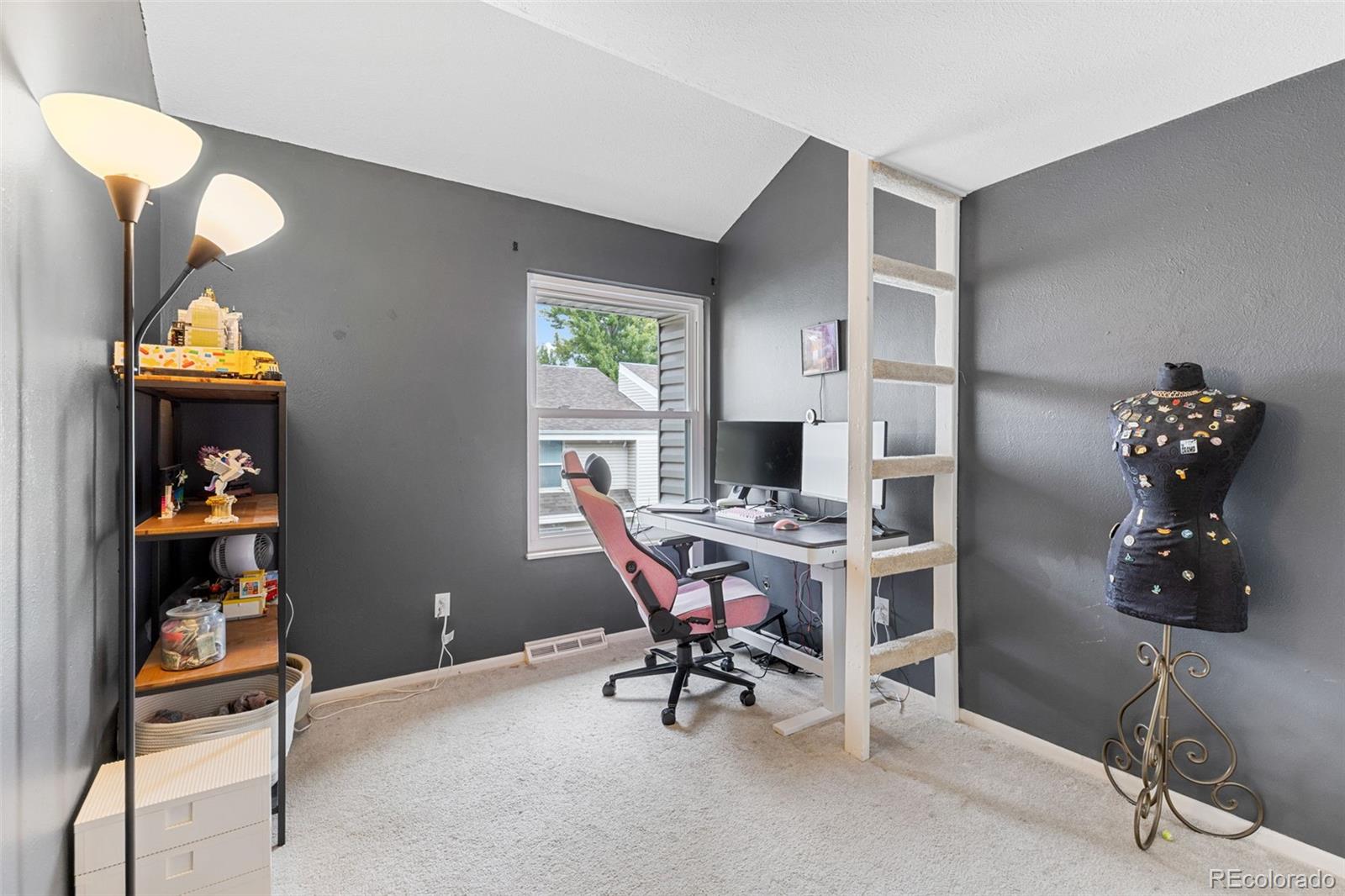 4216 E Maplewood Way