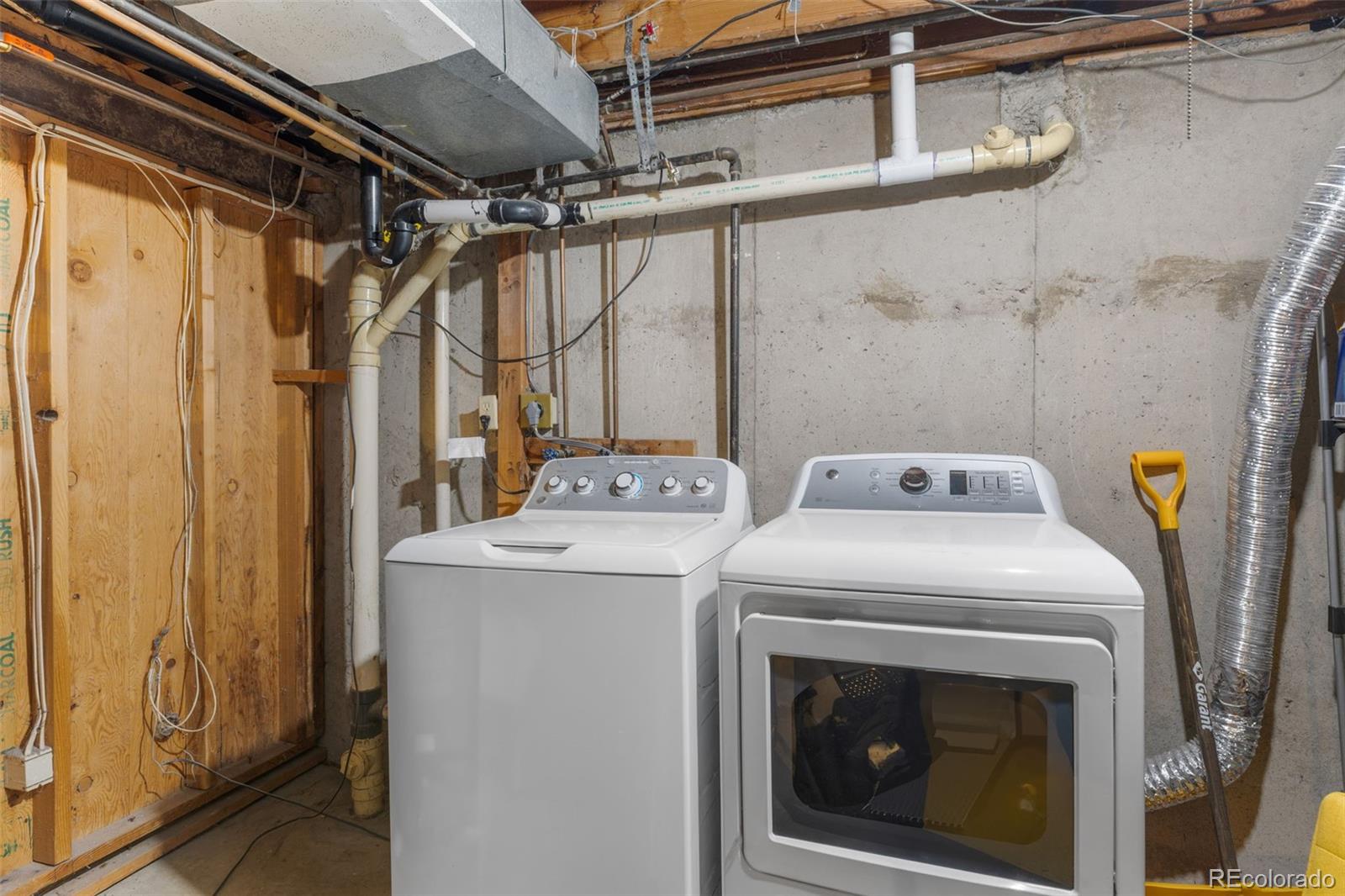 4216 E Maplewood Way