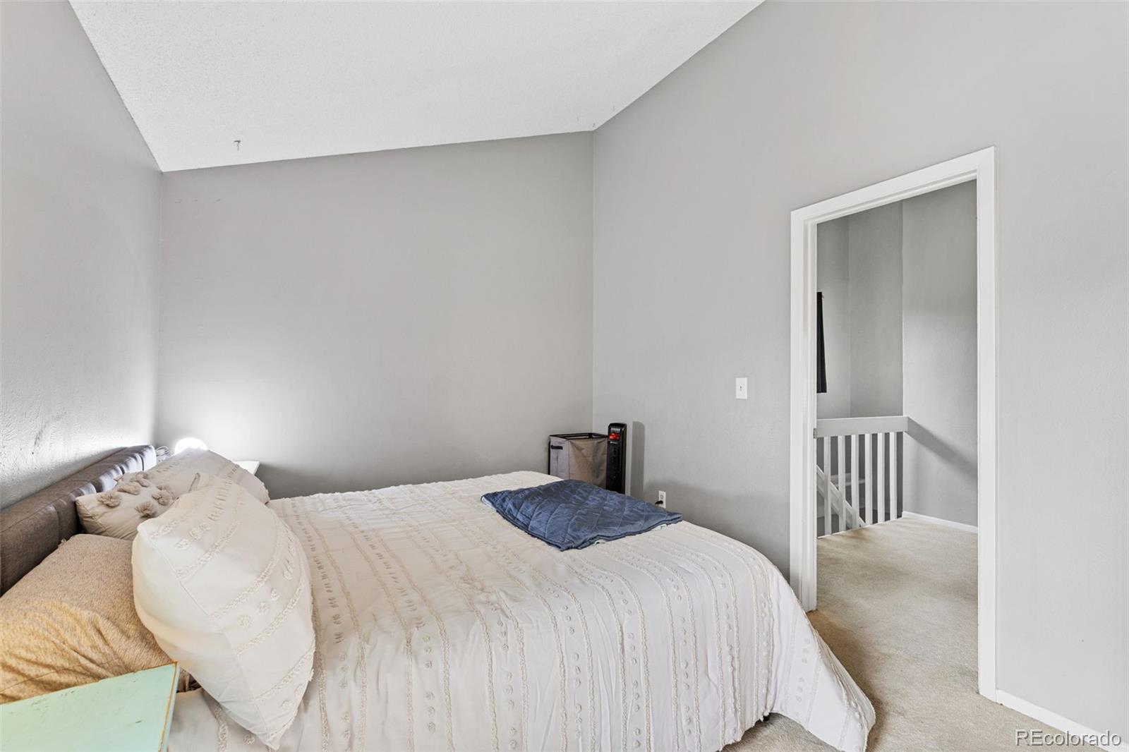 4216 E Maplewood Way