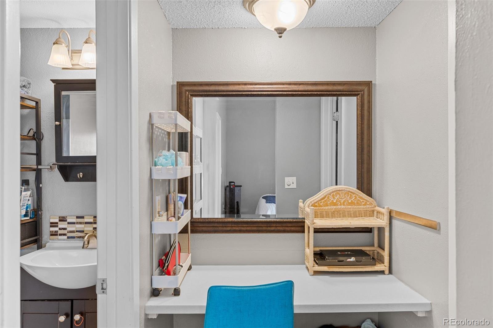 4216 E Maplewood Way