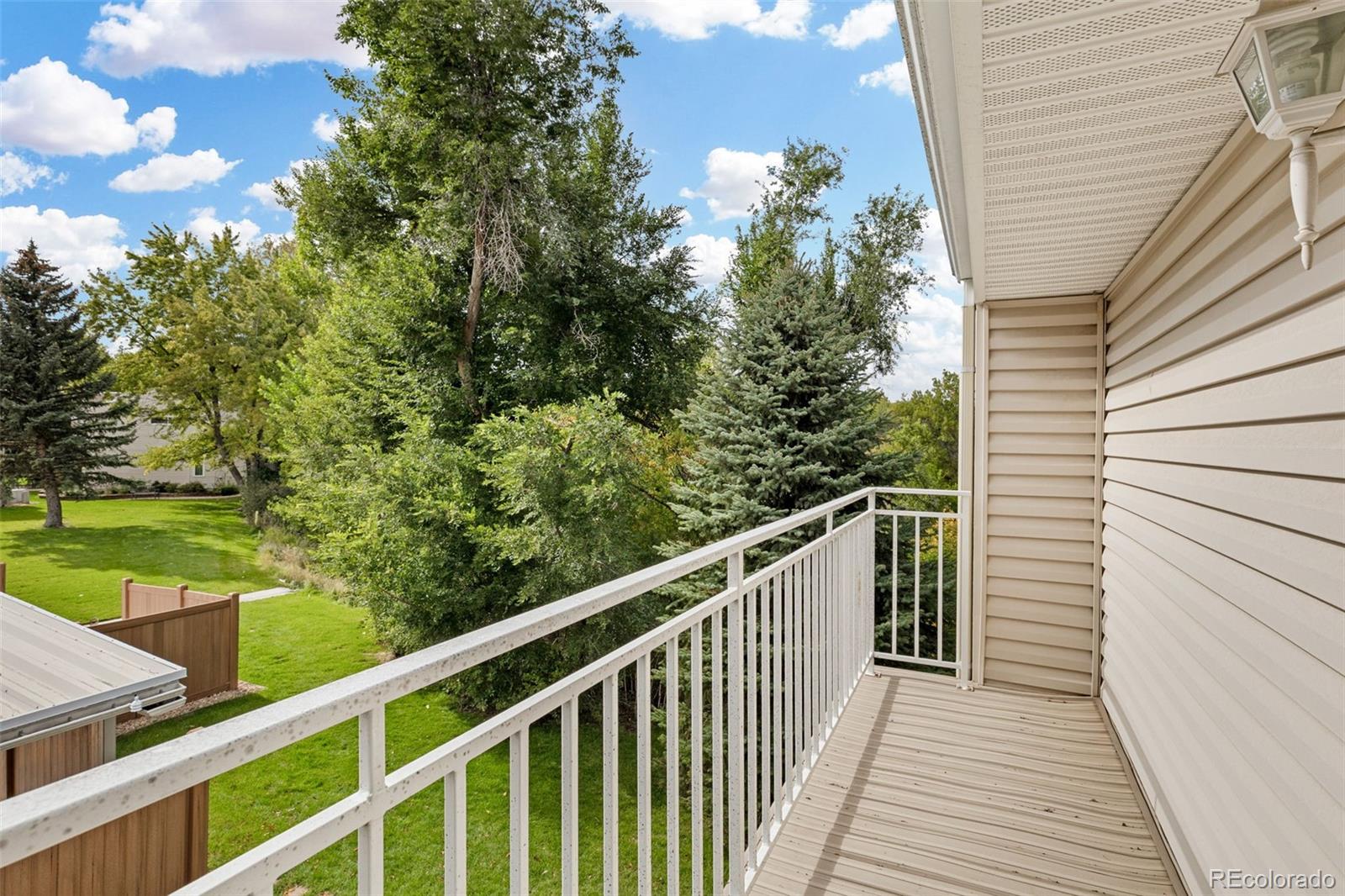 4216 E Maplewood Way