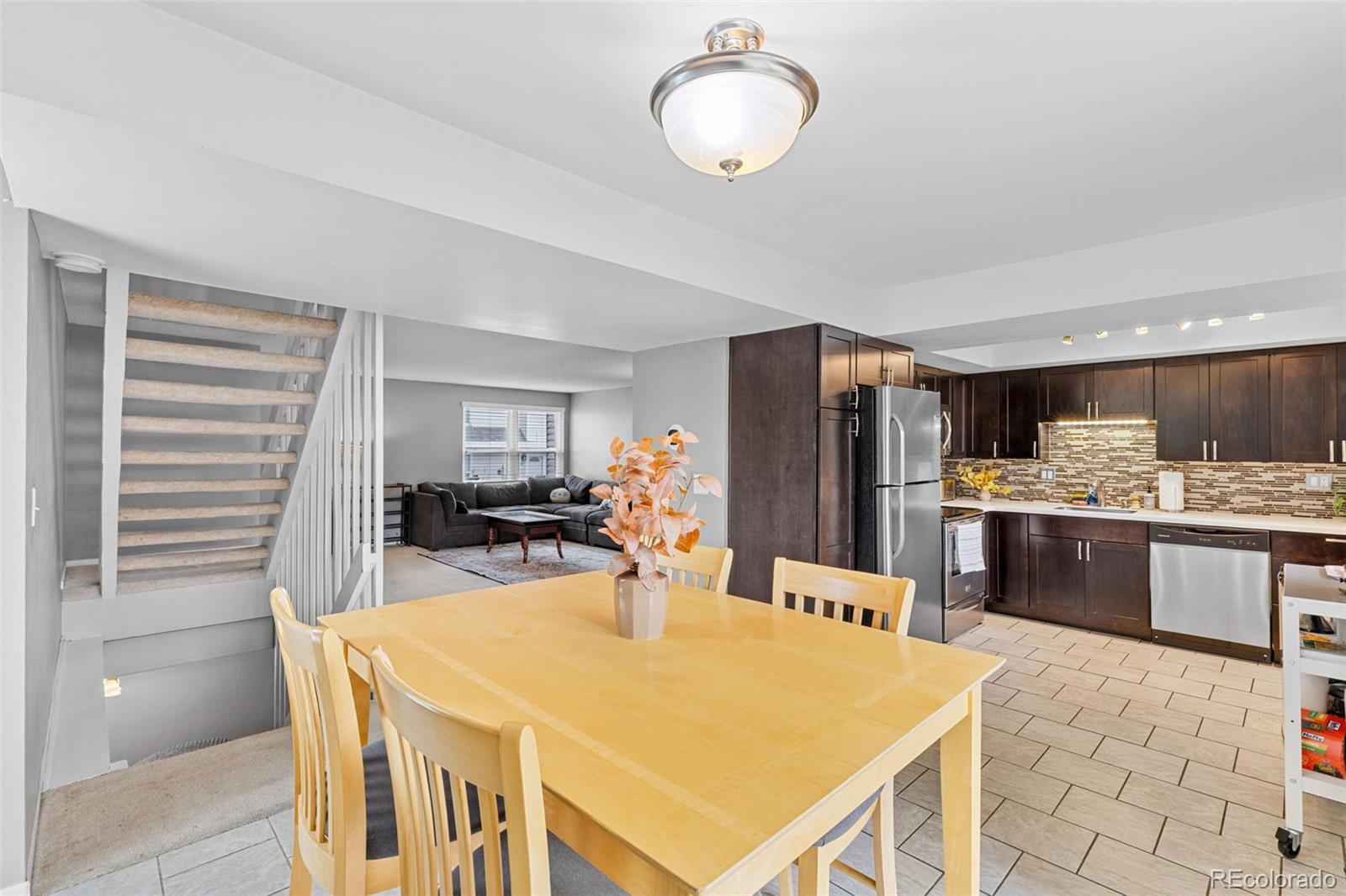 4216 E Maplewood Way