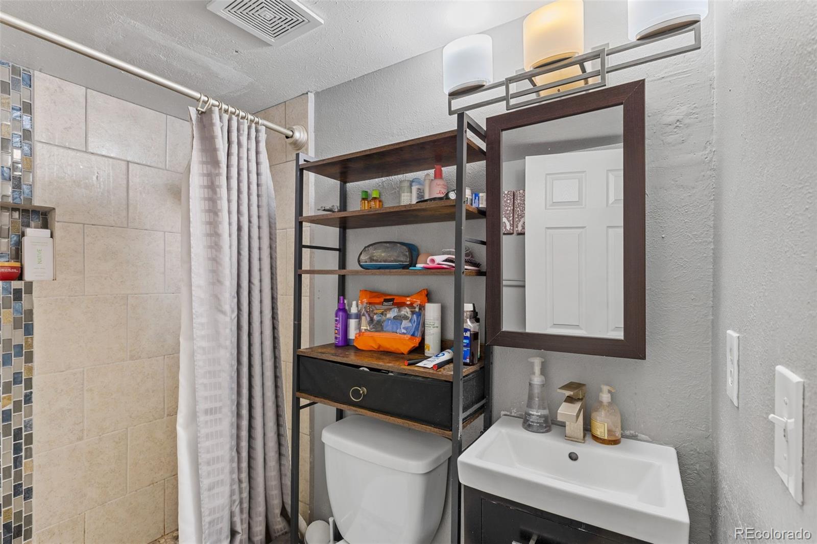 4216 E Maplewood Way