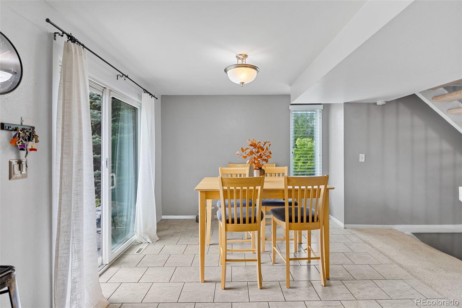 4216 E Maplewood Way