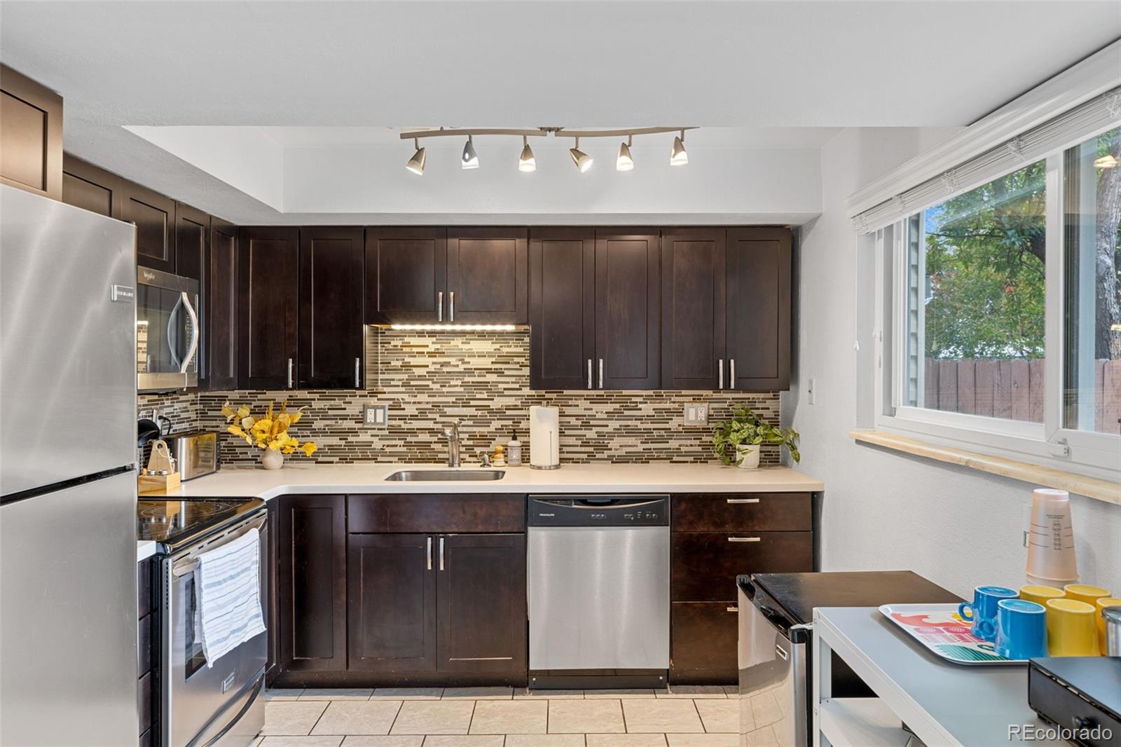 4216 E Maplewood Way