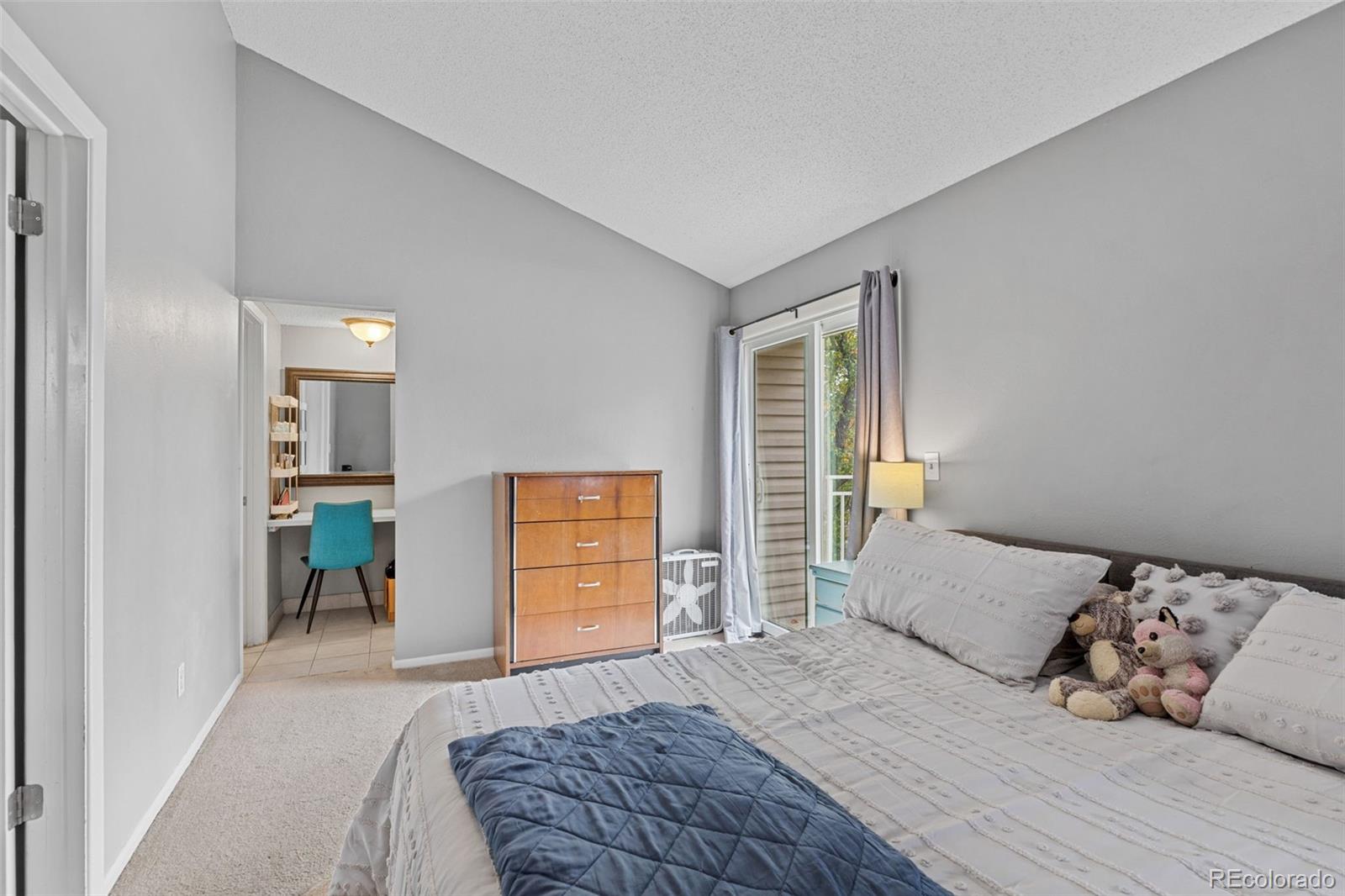 4216 E Maplewood Way