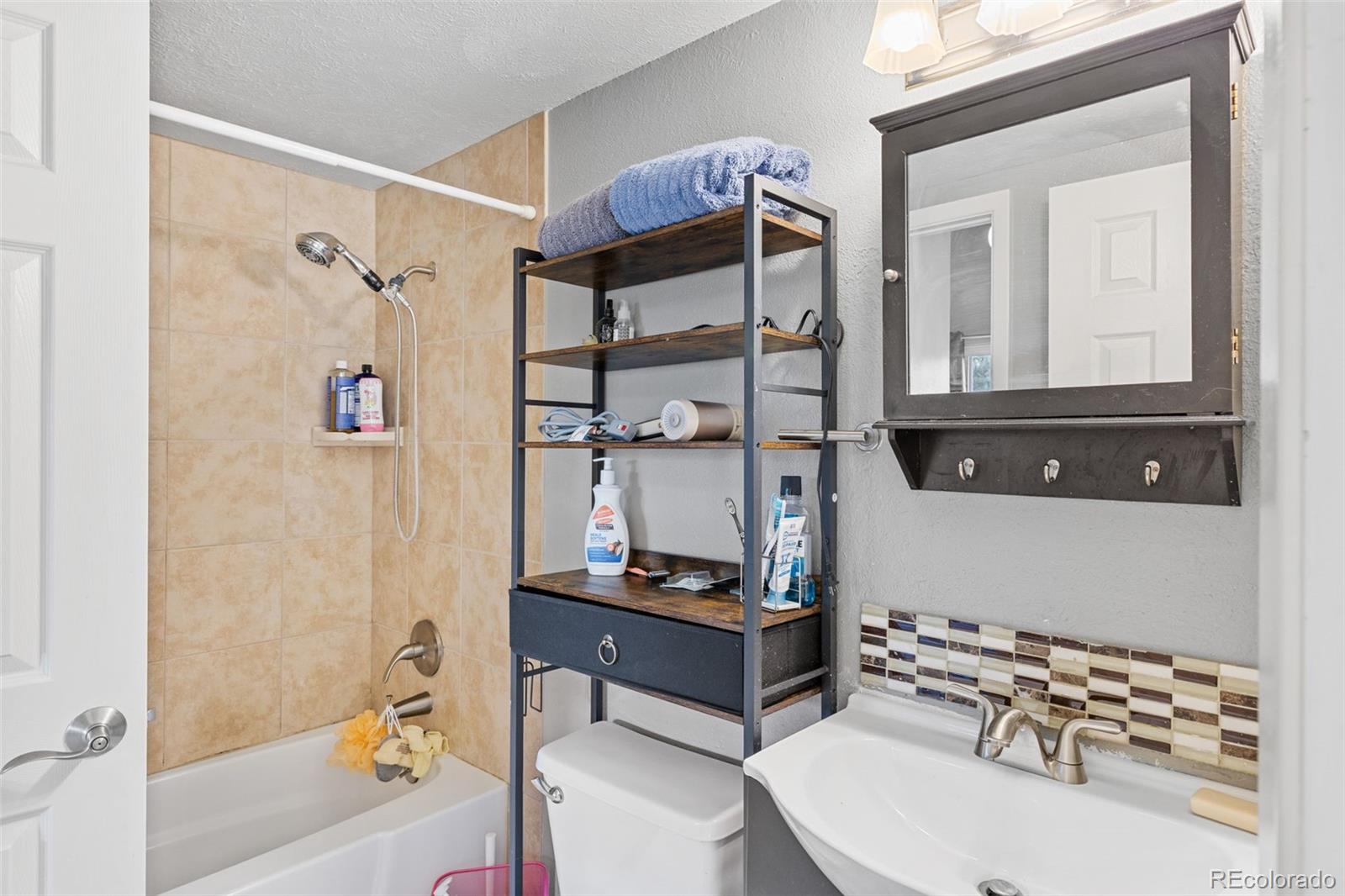 4216 E Maplewood Way