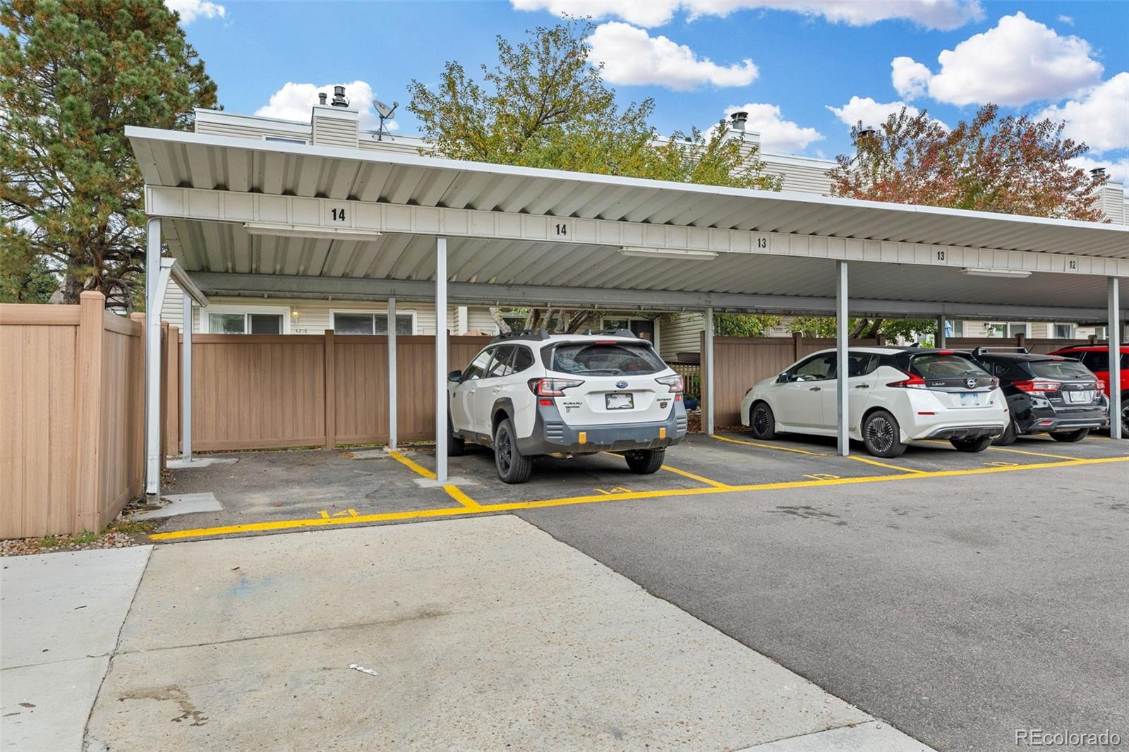 4216 E Maplewood Way