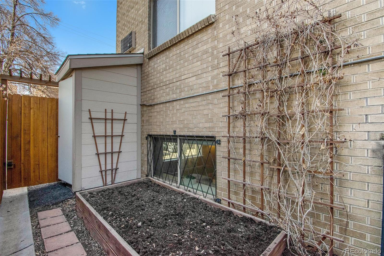 1327 Steele Street Unit: 103