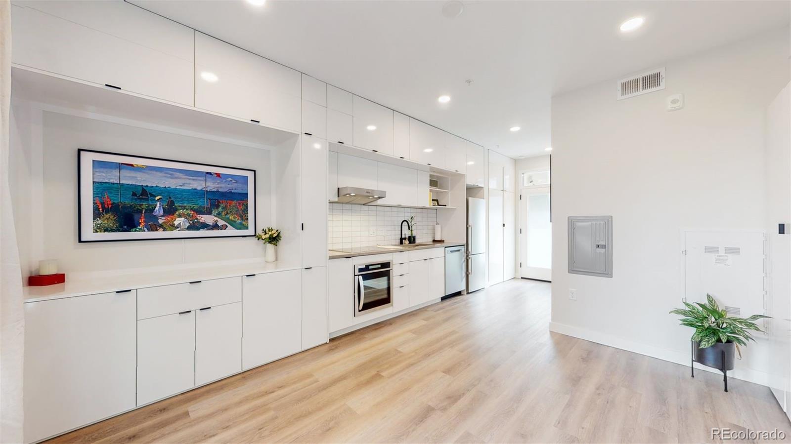 2120 N Downing Street Unit: 208