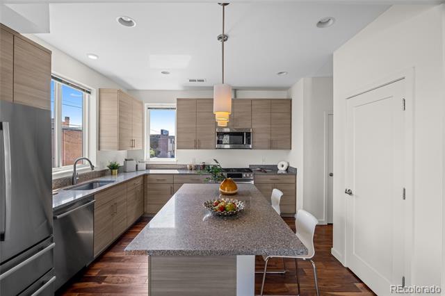 950 W 9th Avenue