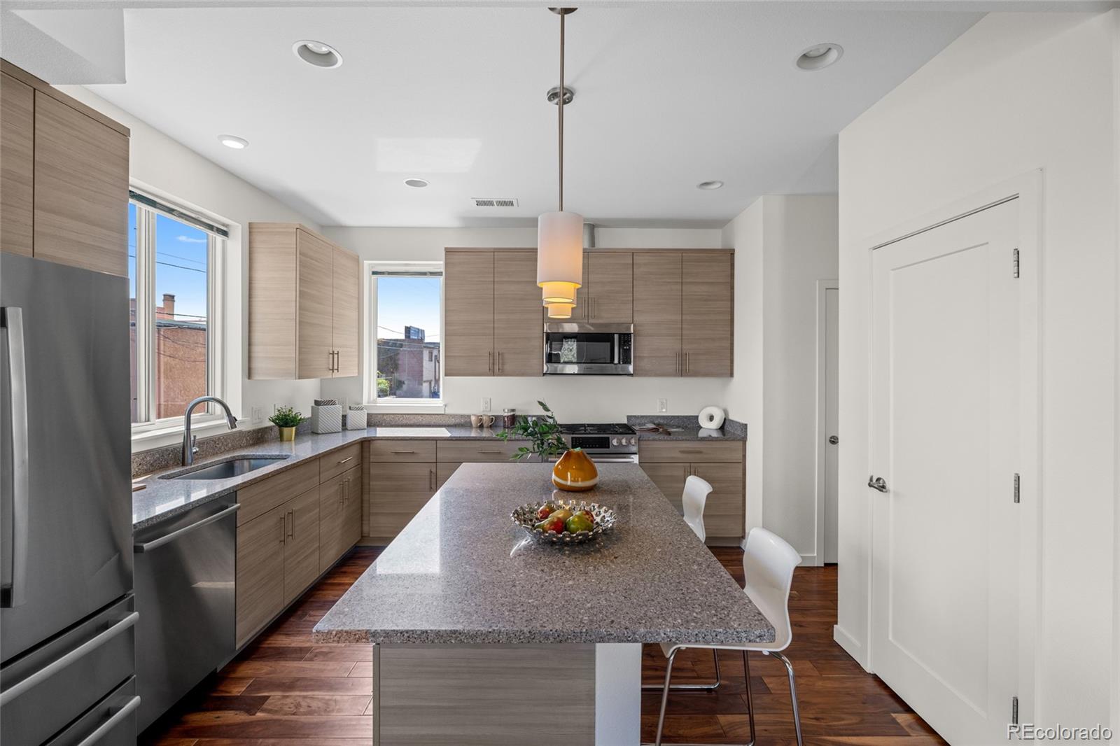 950 W 9th Avenue