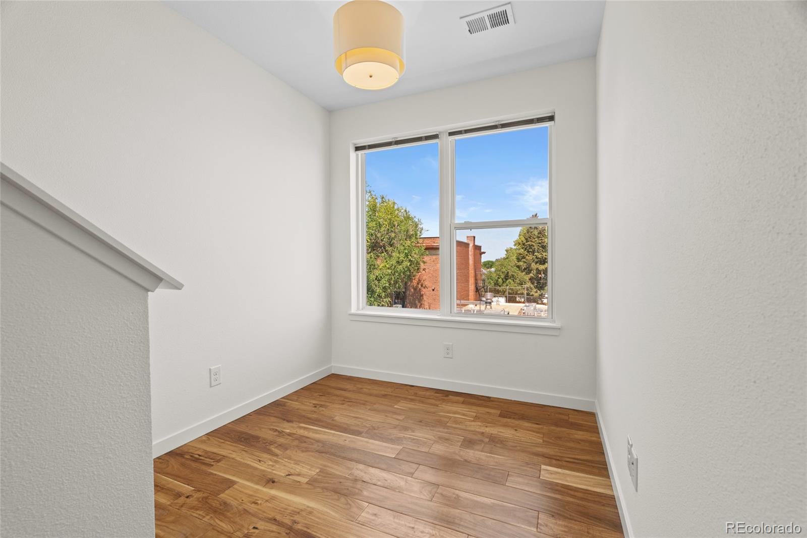 950 W 9th Avenue