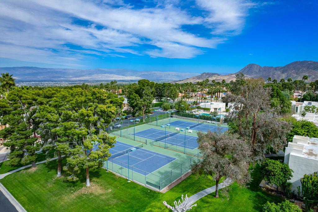 72342 Sommerset Drive