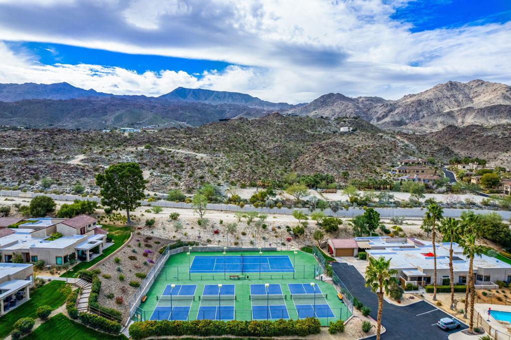 72342 Sommerset Drive