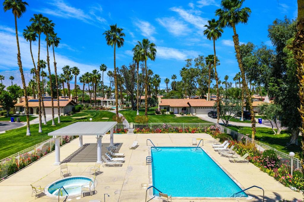 75255 Camello Court N