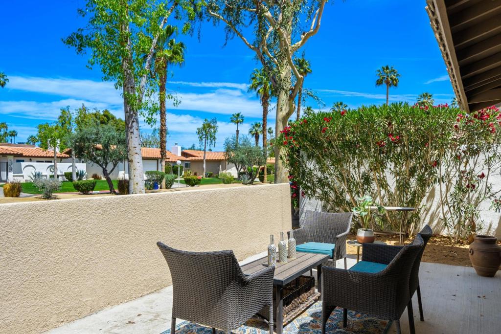 75255 Camello Court N