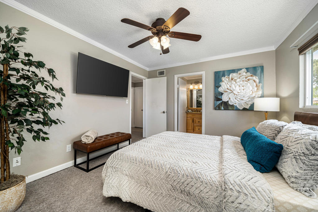 75255 Camello Court N