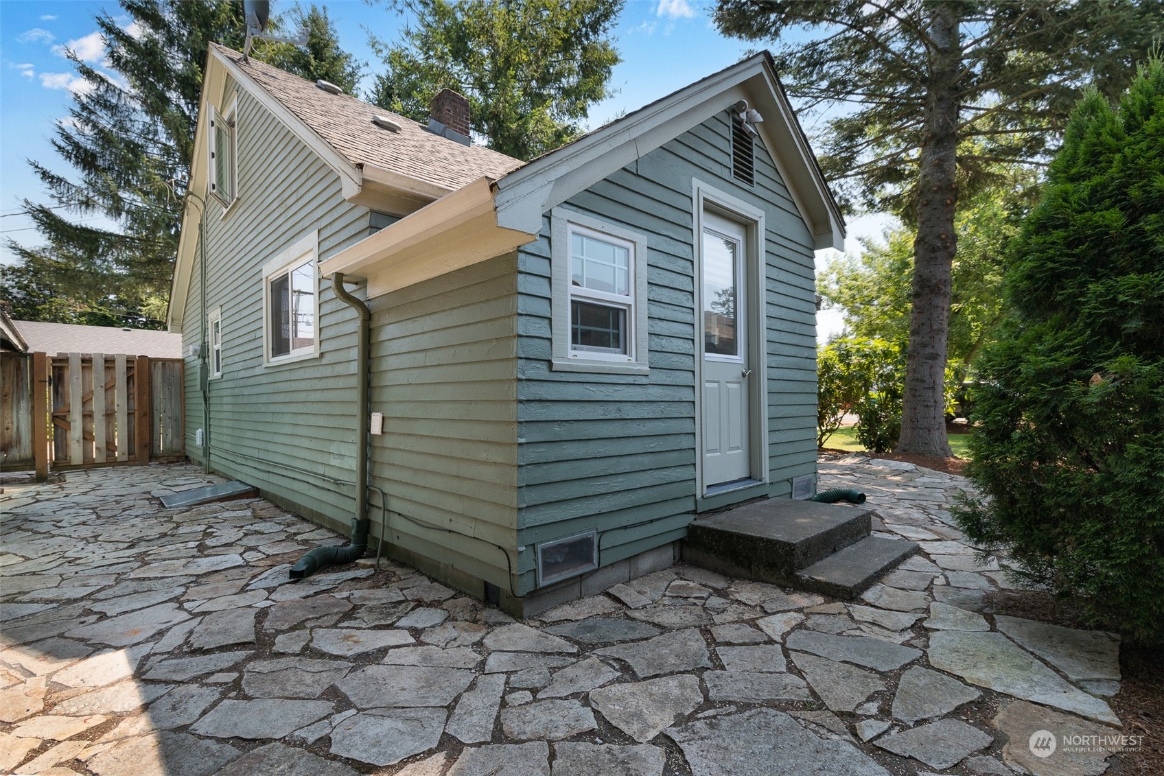 704 Roeder Street