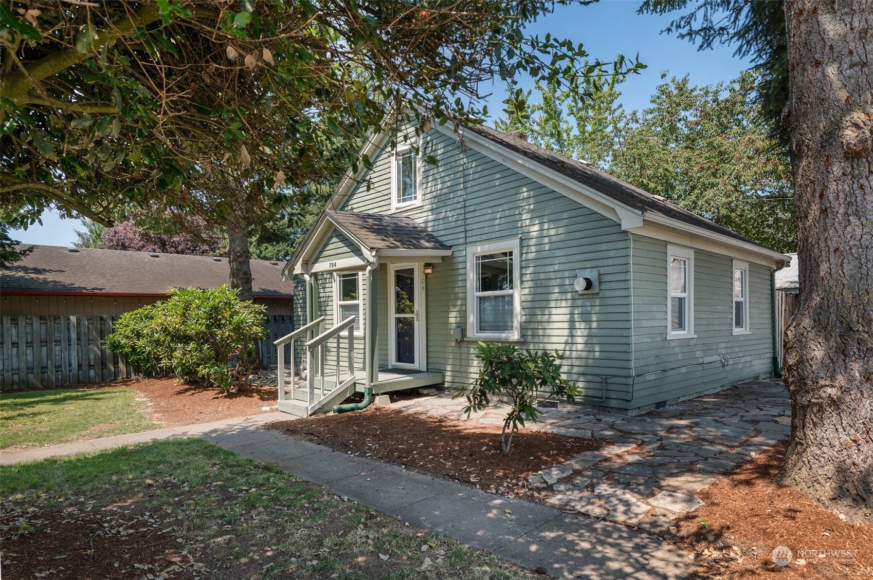 704 Roeder Street