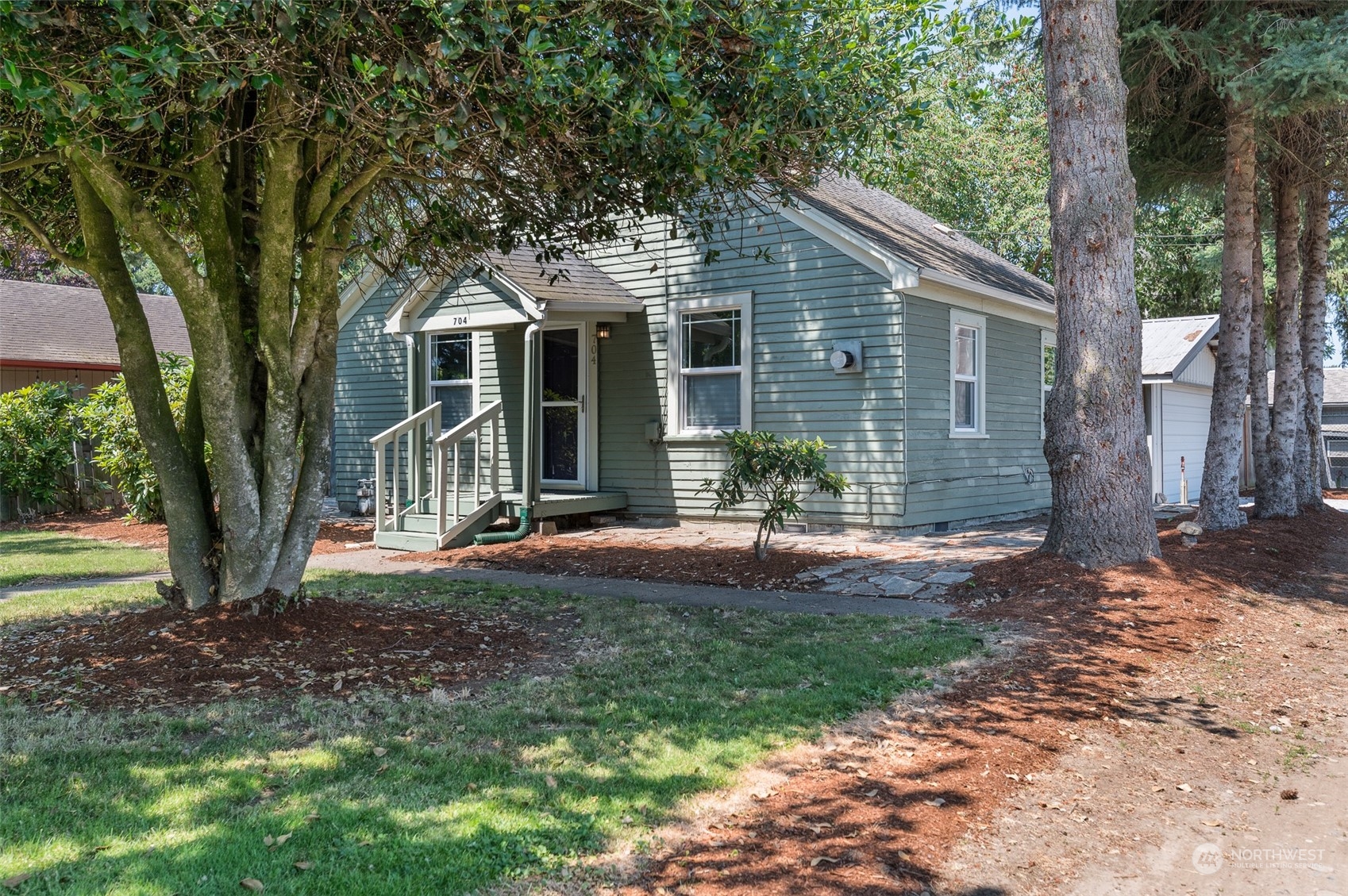 704 Roeder Street