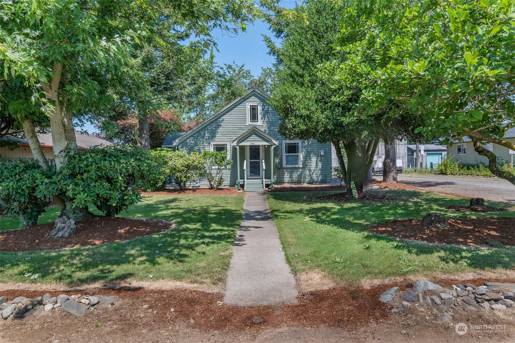 704 Roeder Street