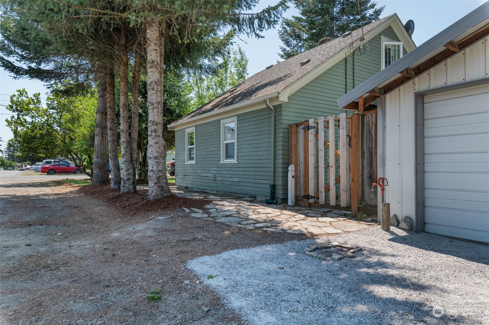 704 Roeder Street