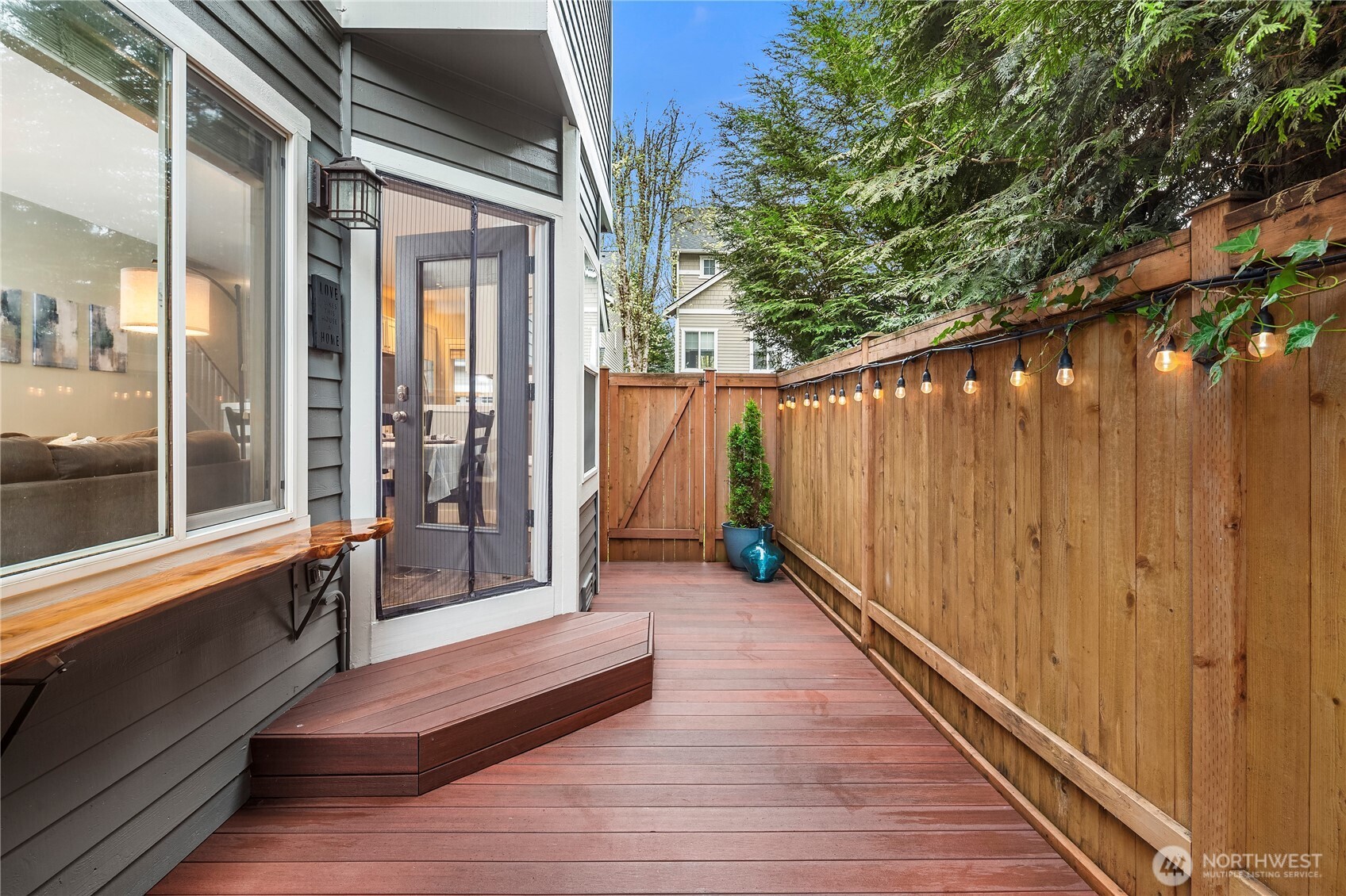 500 Newport Way NW