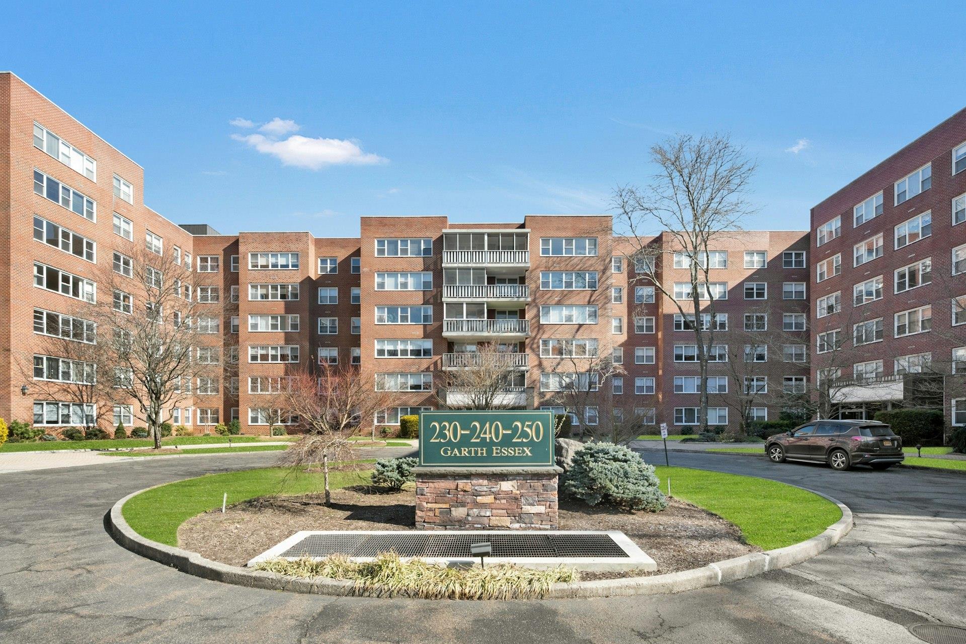 250 Garth Road Unit: 1J3