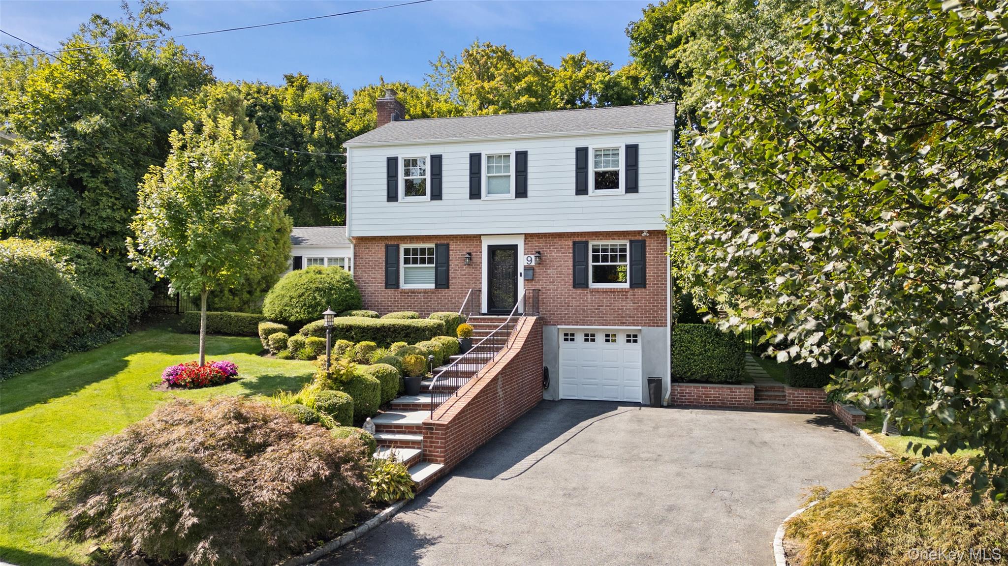 9 Hazelton Drive