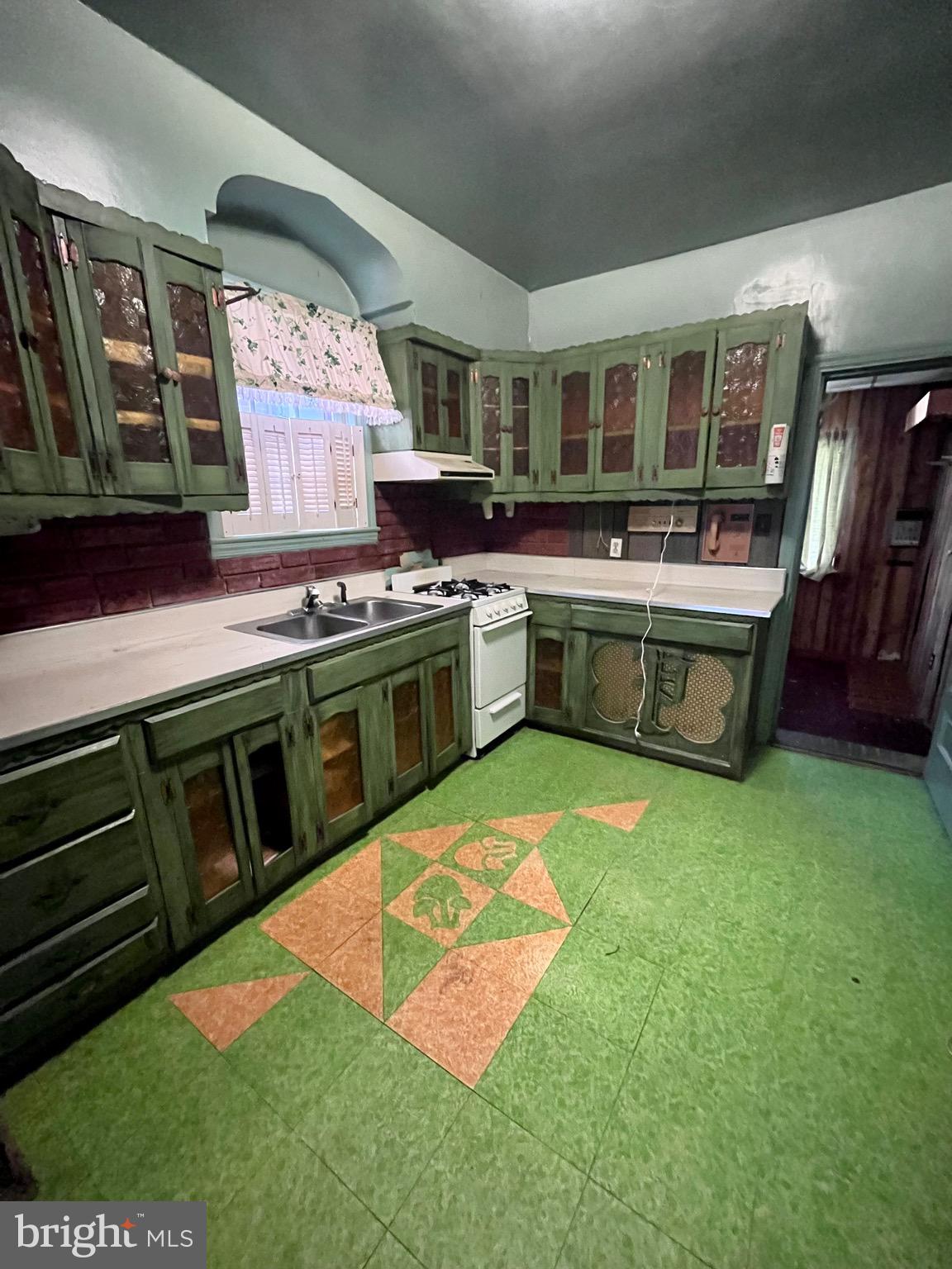 507 E Cold Spring Ln