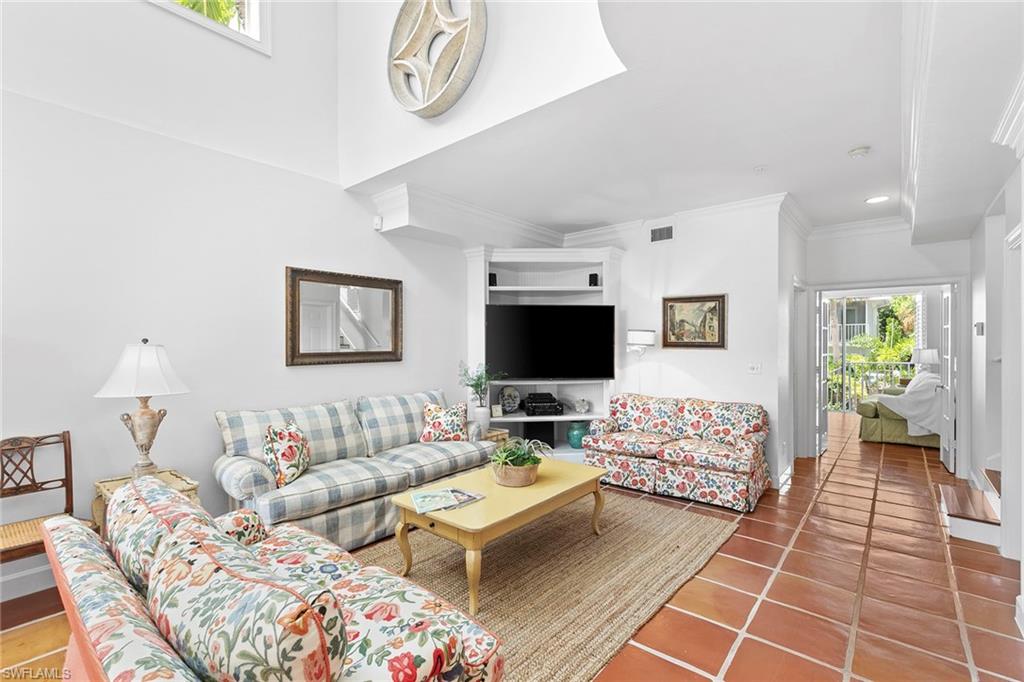 1136 6th ST S Unit: 5