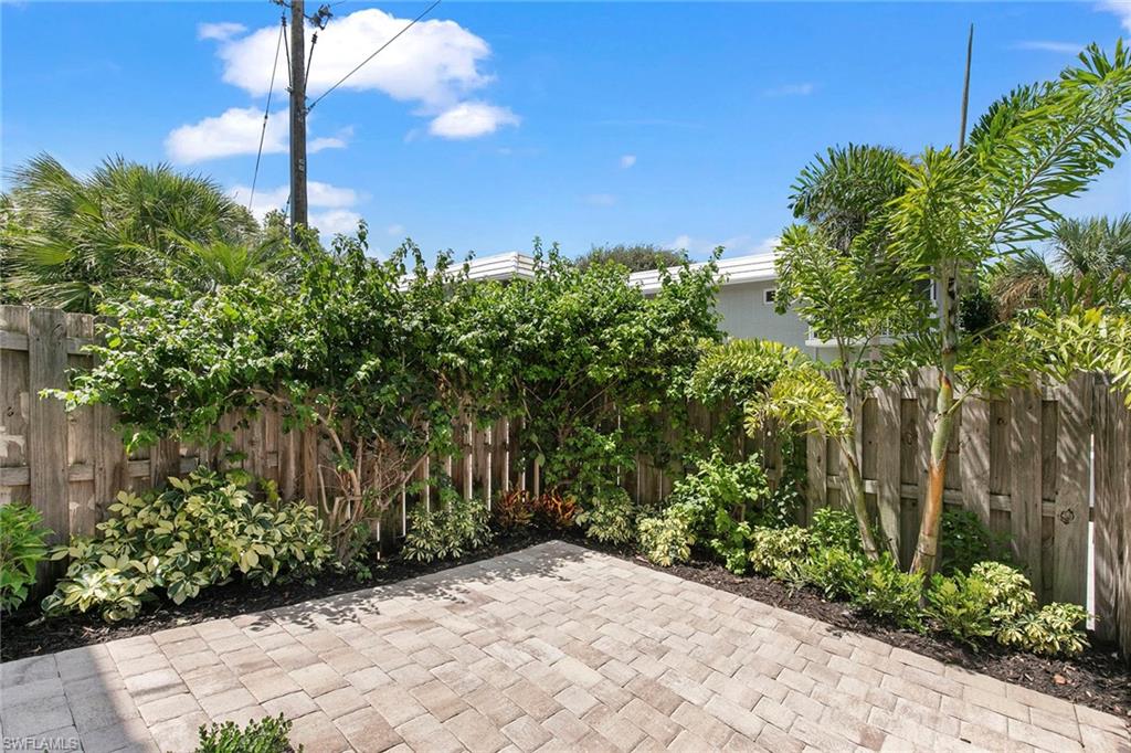 1136 6th ST S Unit: 5