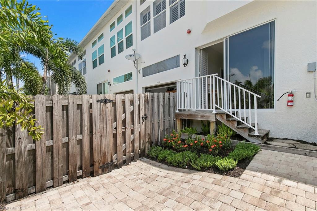 1136 6th ST S Unit: 5