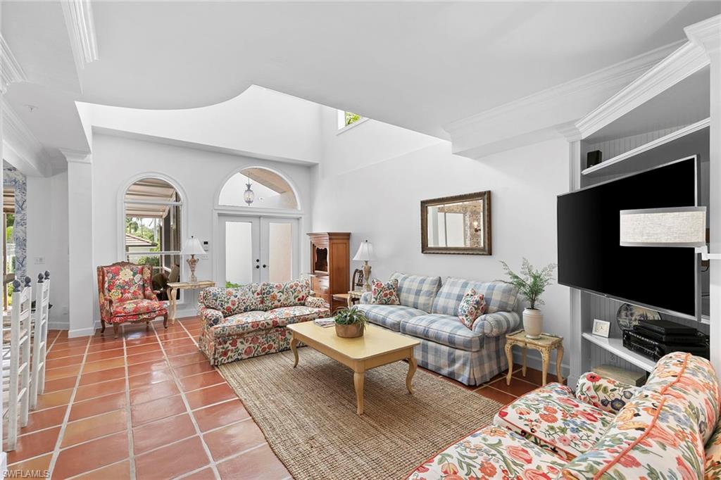 1136 6th ST S Unit: 5