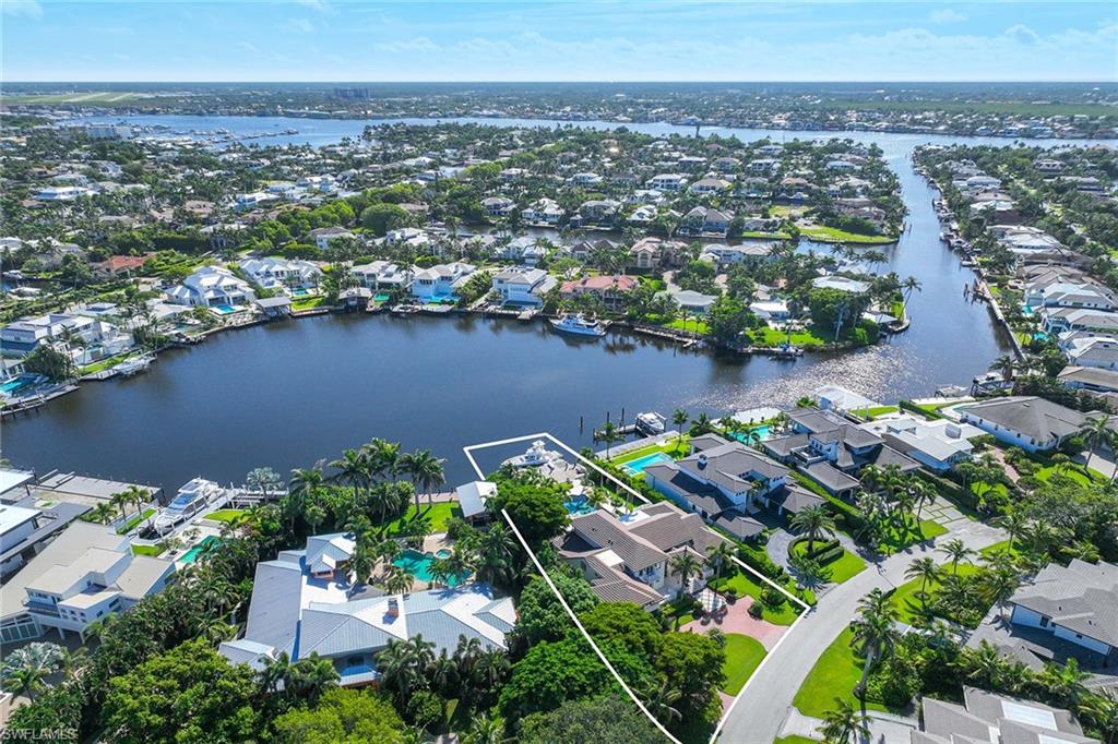 221 Aqua CT