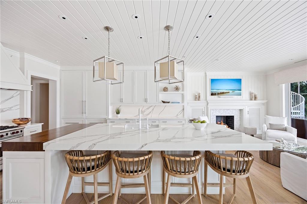 221 Aqua CT