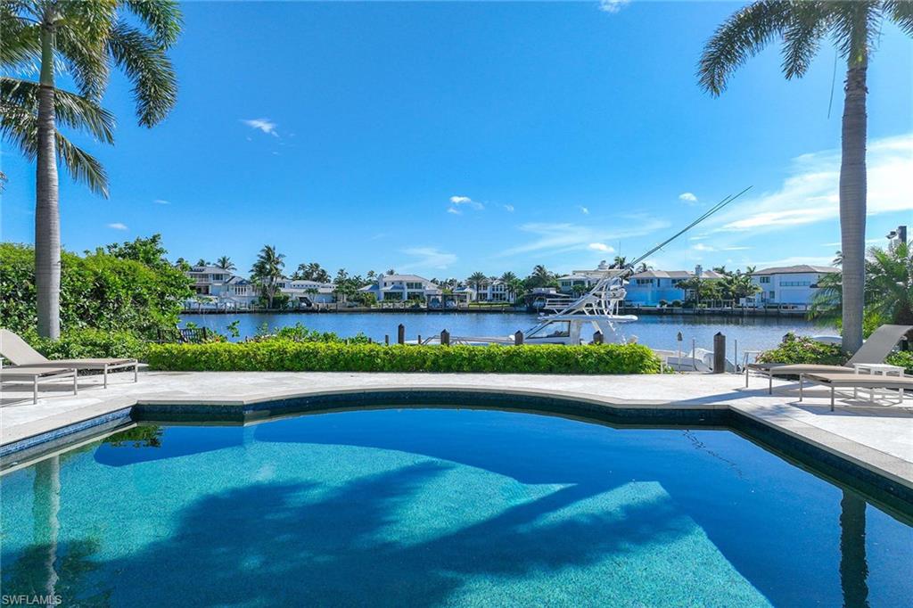 221 Aqua CT