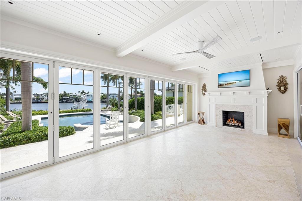 221 Aqua CT