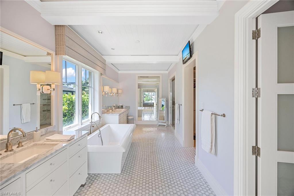 221 Aqua CT