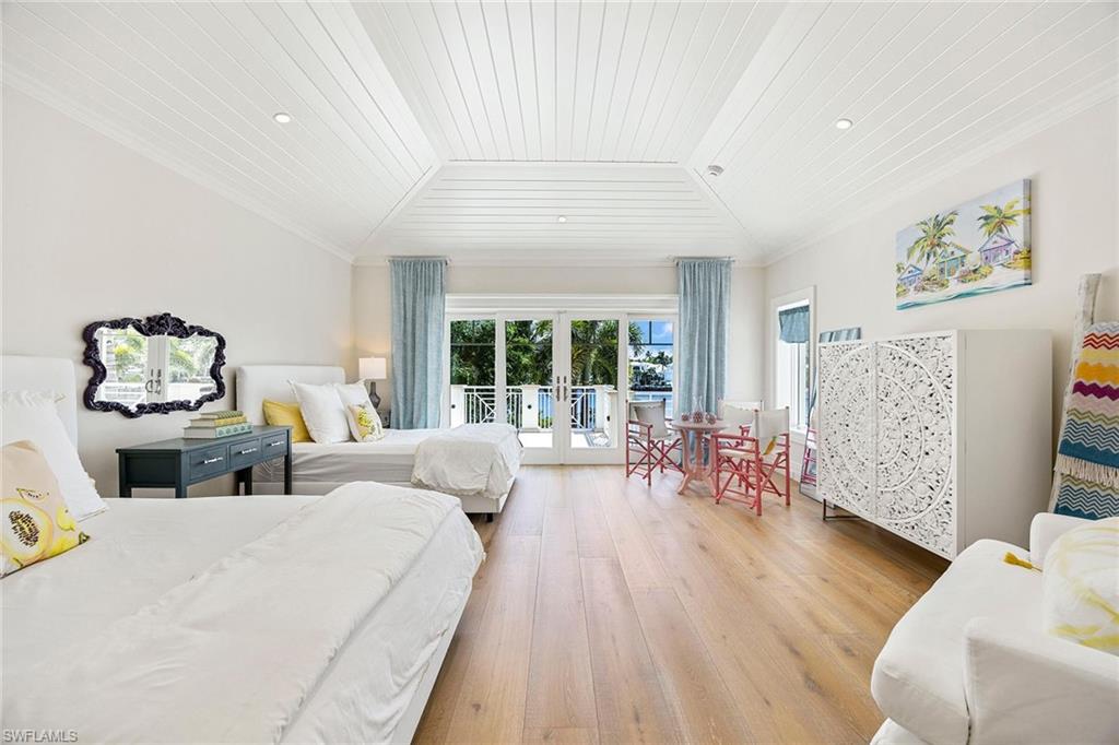 221 Aqua CT