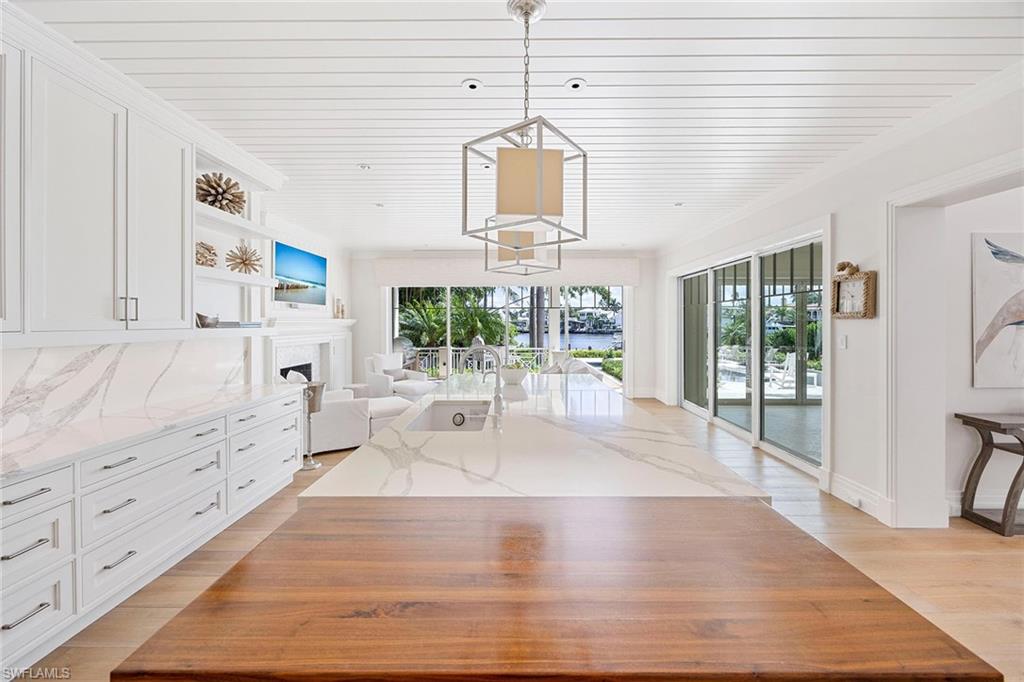 221 Aqua CT