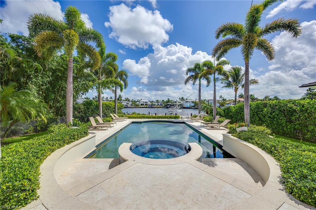 221 Aqua CT