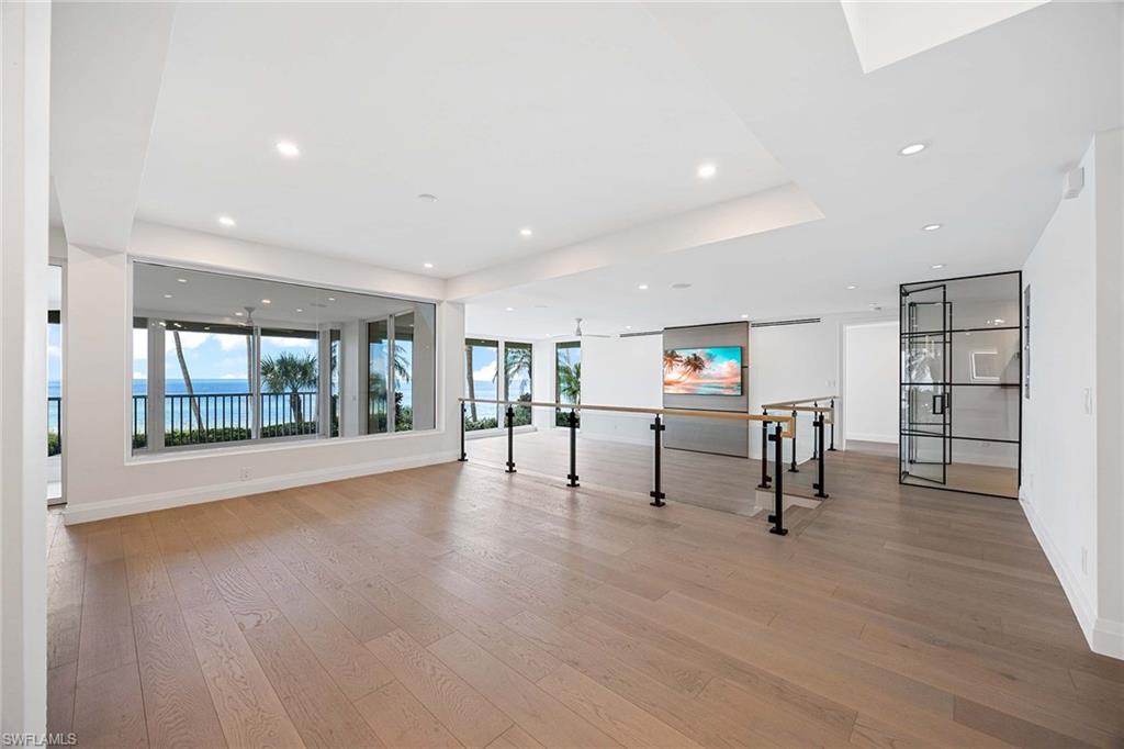 4301 Gulf Shore BLVD N # 202