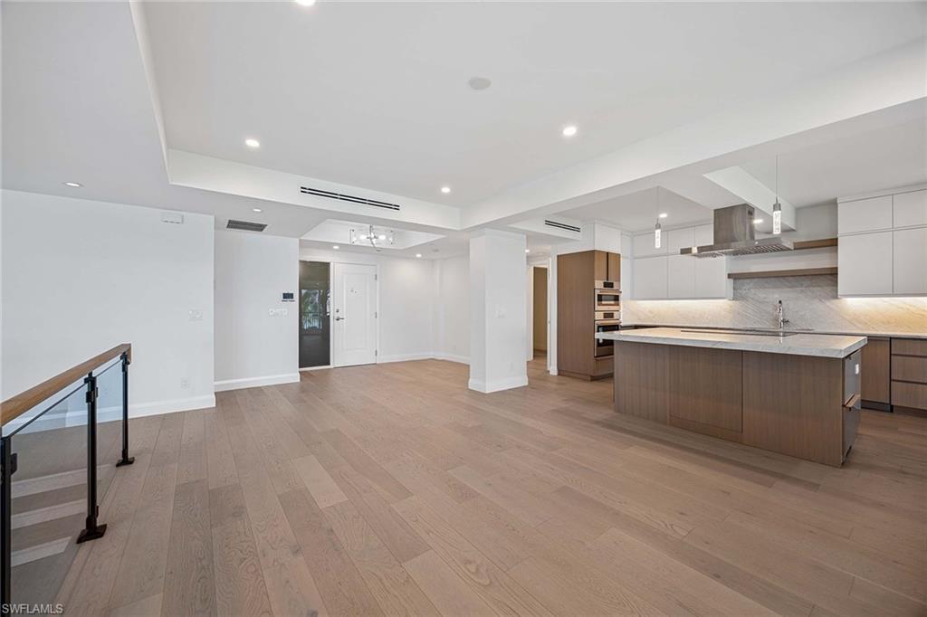 4301 Gulf Shore BLVD N # 202