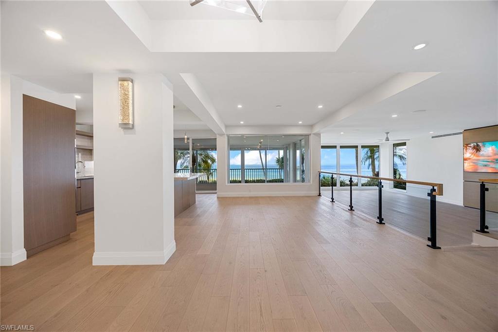 4301 Gulf Shore BLVD N # 202